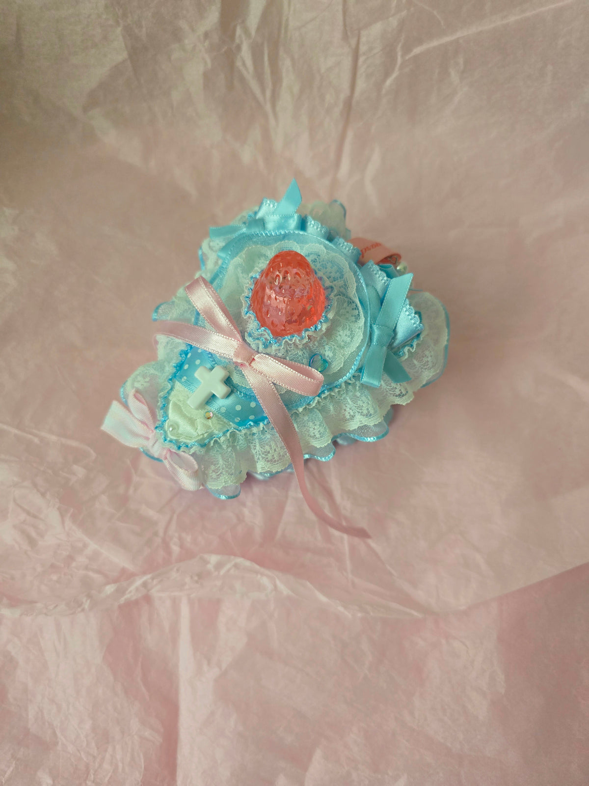 문어가든 | Lace Cake Keychain (Blue Strawberry)