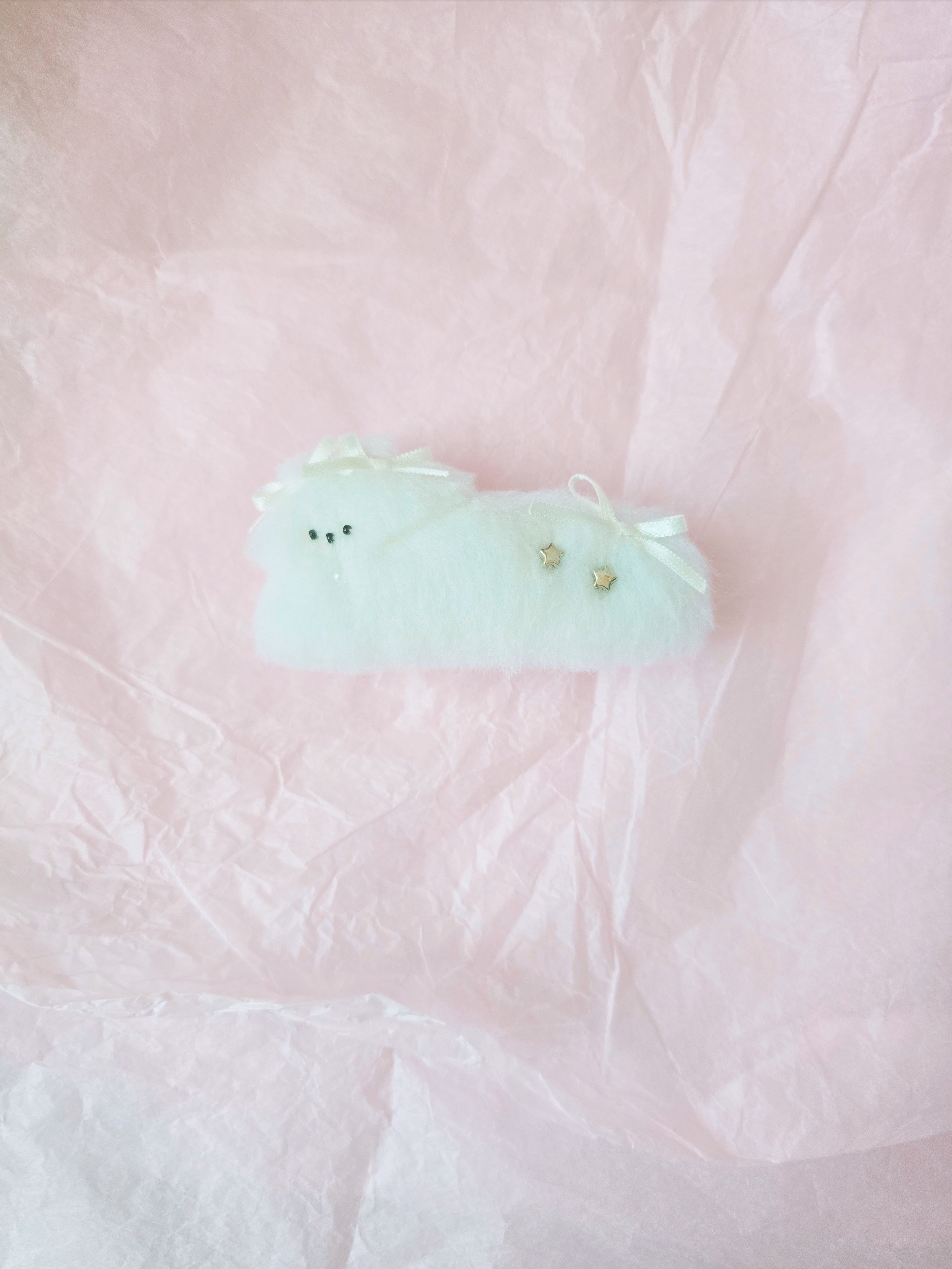 문어가든 | Fluffy puppy Hairpin (White Ribbon)