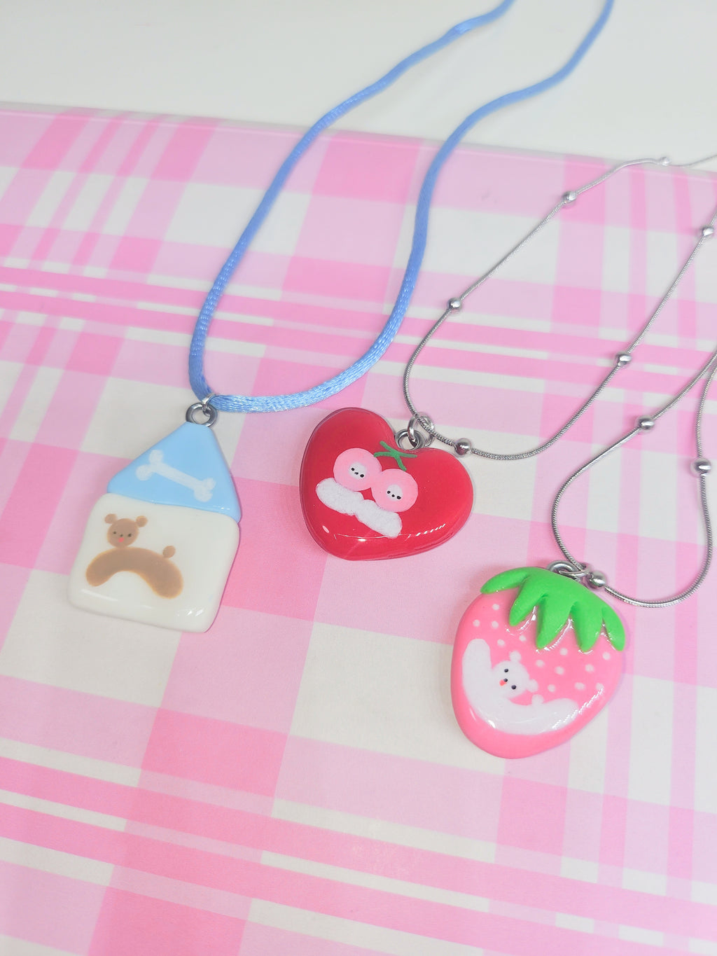 my little doggg | Hand-pained handmade necklace (Houe)