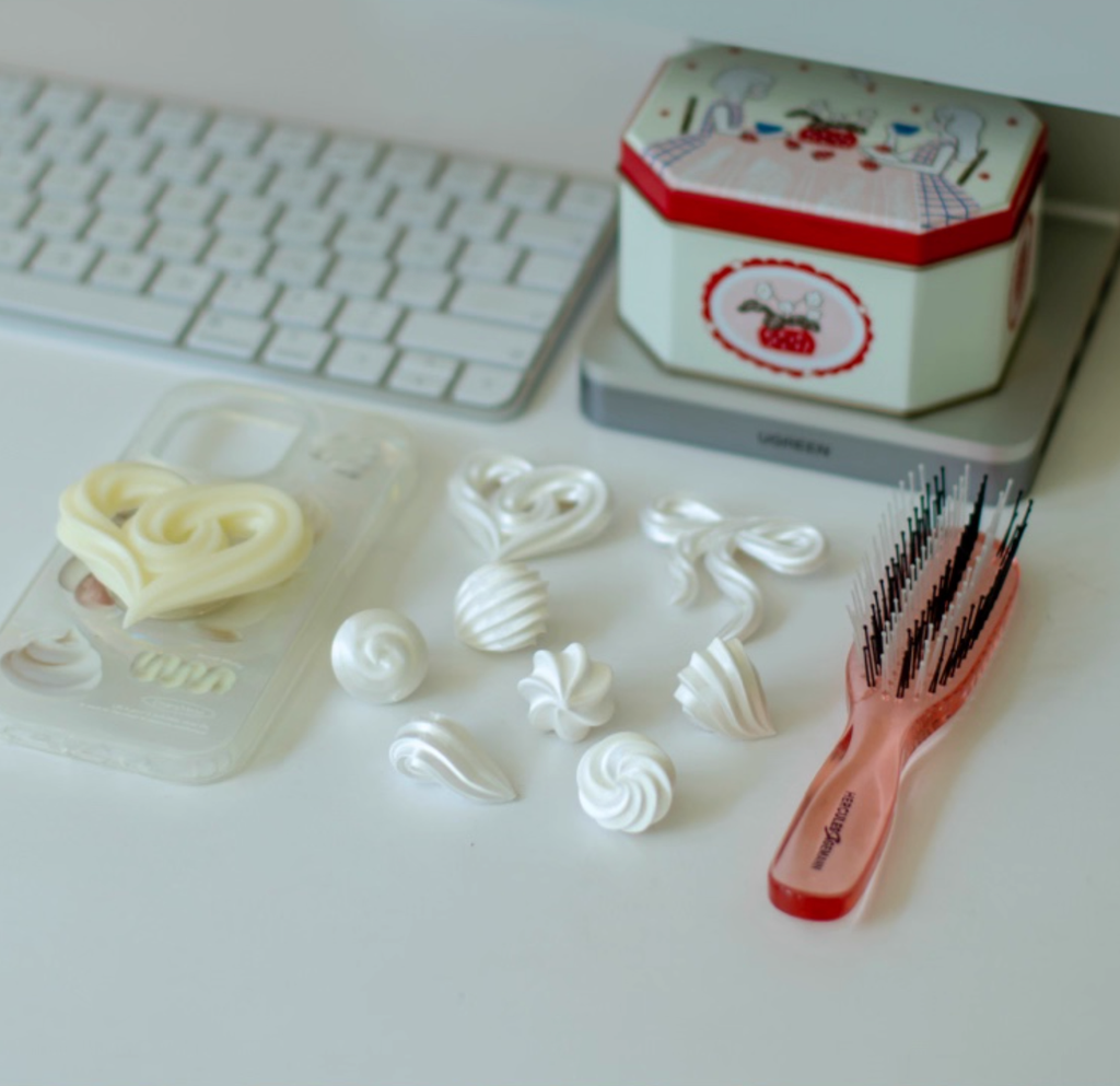 [Pre-Order] Creamy Market | Cream Badge
