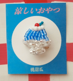 Momomeronn桃甜瓜 | Bead Embroidered Brooch